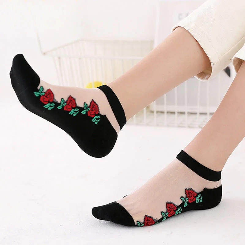 Atmungsaktive Söckchen mit roten Rosen (5 Paar)