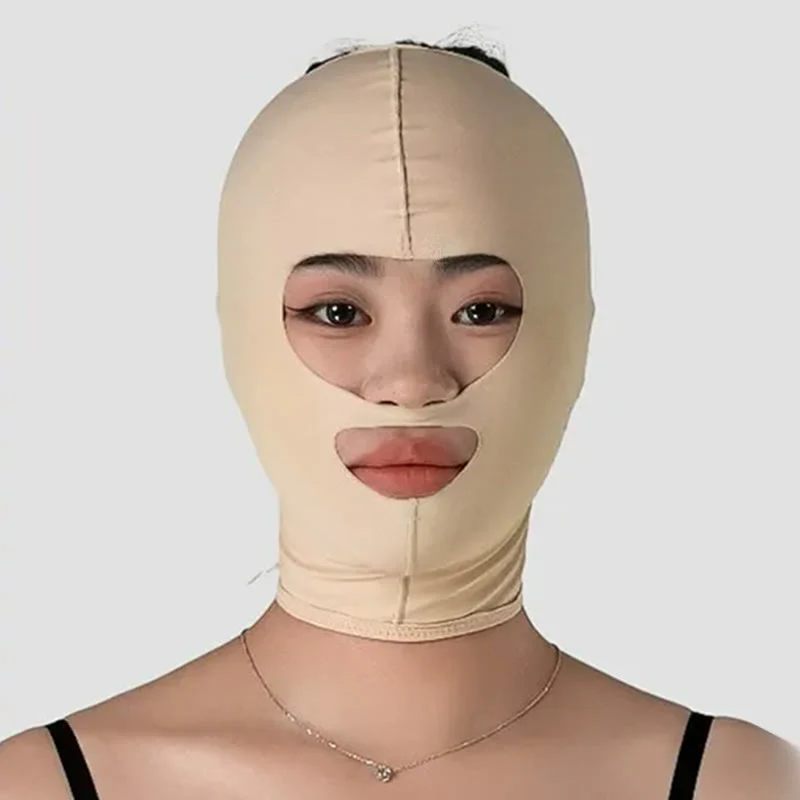 Gesichtsmaske mit Klettverschluss nach der Gesichtsoperation